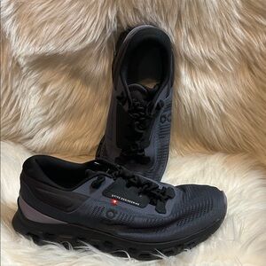 On Running women’s Athletic Shoes 7.5